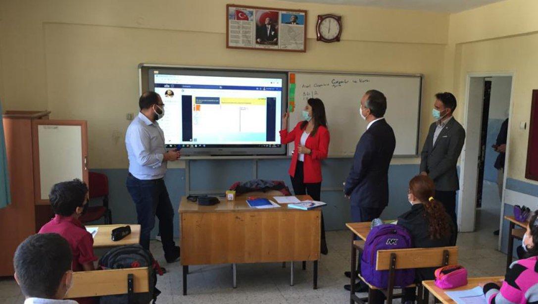 Okulların Yüz Yüze Eğitime Geçmesi Sebebiyle Kaymakamımız Sayın Pınar UZ ve İlçe Milli Eğitim Müdürümüz Sayın İrfan Veli KAYACAN Okullarımızı Ziyarette Bulundular